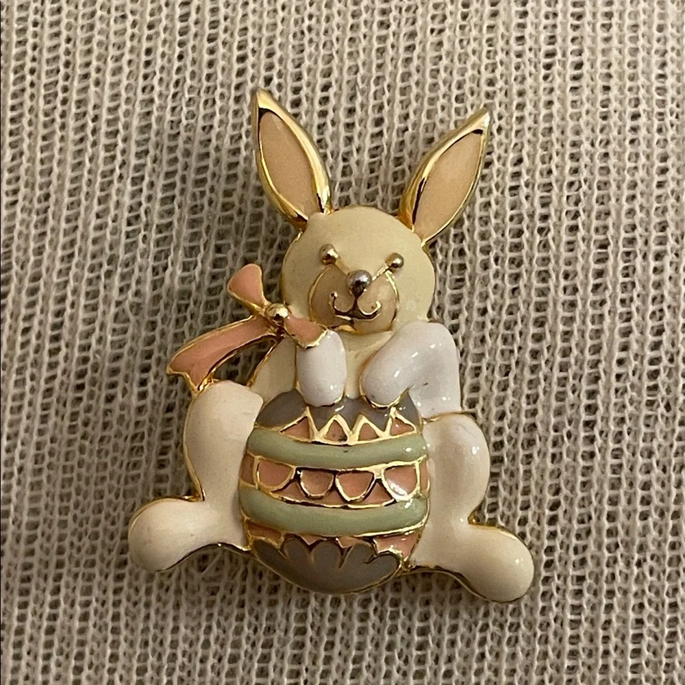 Vintage Steinmetz Gold-tone & Cream Enamel Bunny Brooch